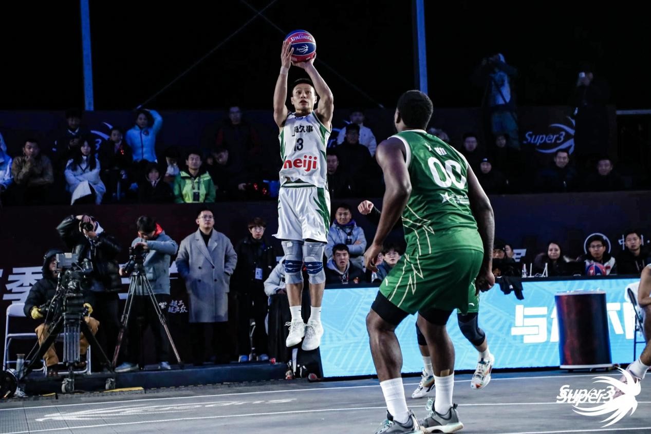 上海久事队时隔两年再夺超三联赛总冠军 温亚德