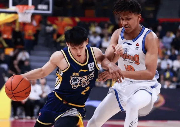 广东队逆转新疆迎曙光 杜锋战术调整显成效