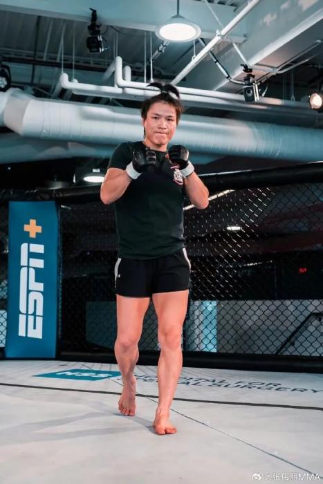 张伟丽以碾压之势成功卫冕金腰带