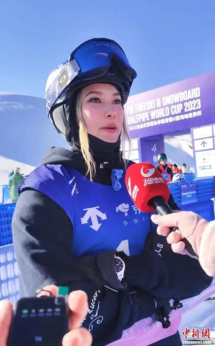 谷爱凌在激浪年度赛事实现同日双金，U形场地