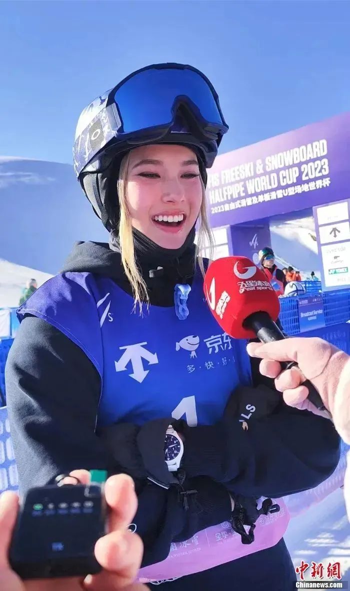 谷爱凌在激浪年度赛事实现同日双金，U形场地