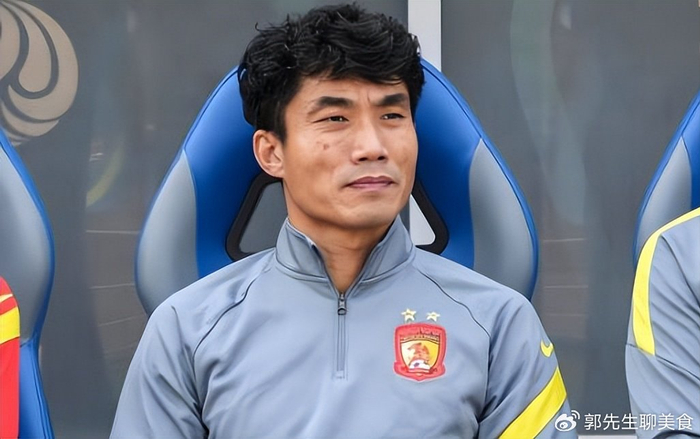 郑智首战中超0-2告负 青岛西海岸期待新援助力冲