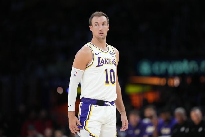 詹姆斯准三双难救残阵湖人爆冷负独行侠