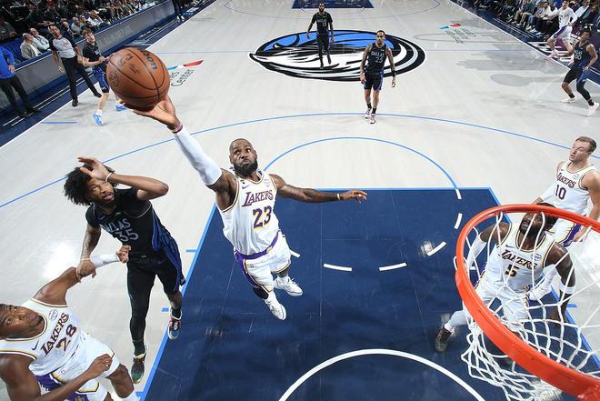 詹姆斯准三双难救残阵湖人爆冷负独行侠