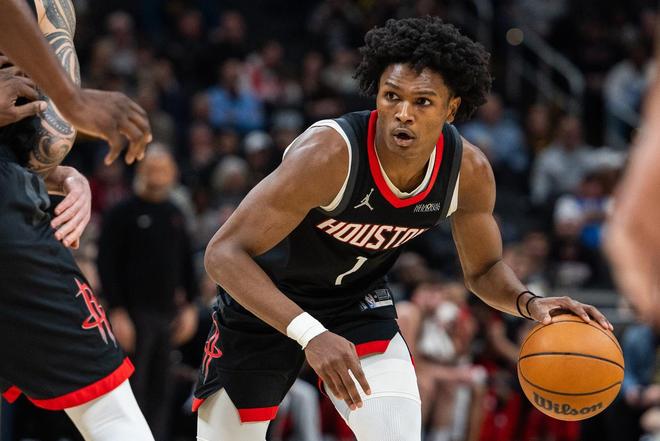 火箭队季后赛首战告负 后场三人组表现低迷难敌